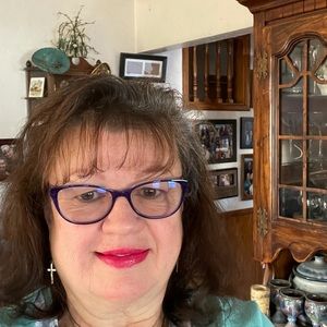 Meet your Posher, Lorraine